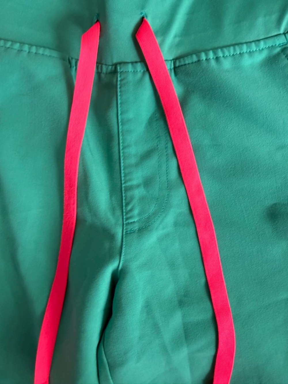 Figs Women’s Zamora Surgical Green Scrubs Joggers.   Size Small - Picture 5 of 14
